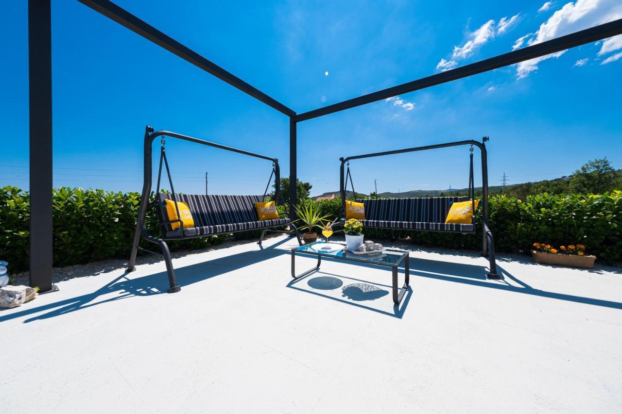Villa Sky - Heating Pool Kaštel Novi Extérieur photo