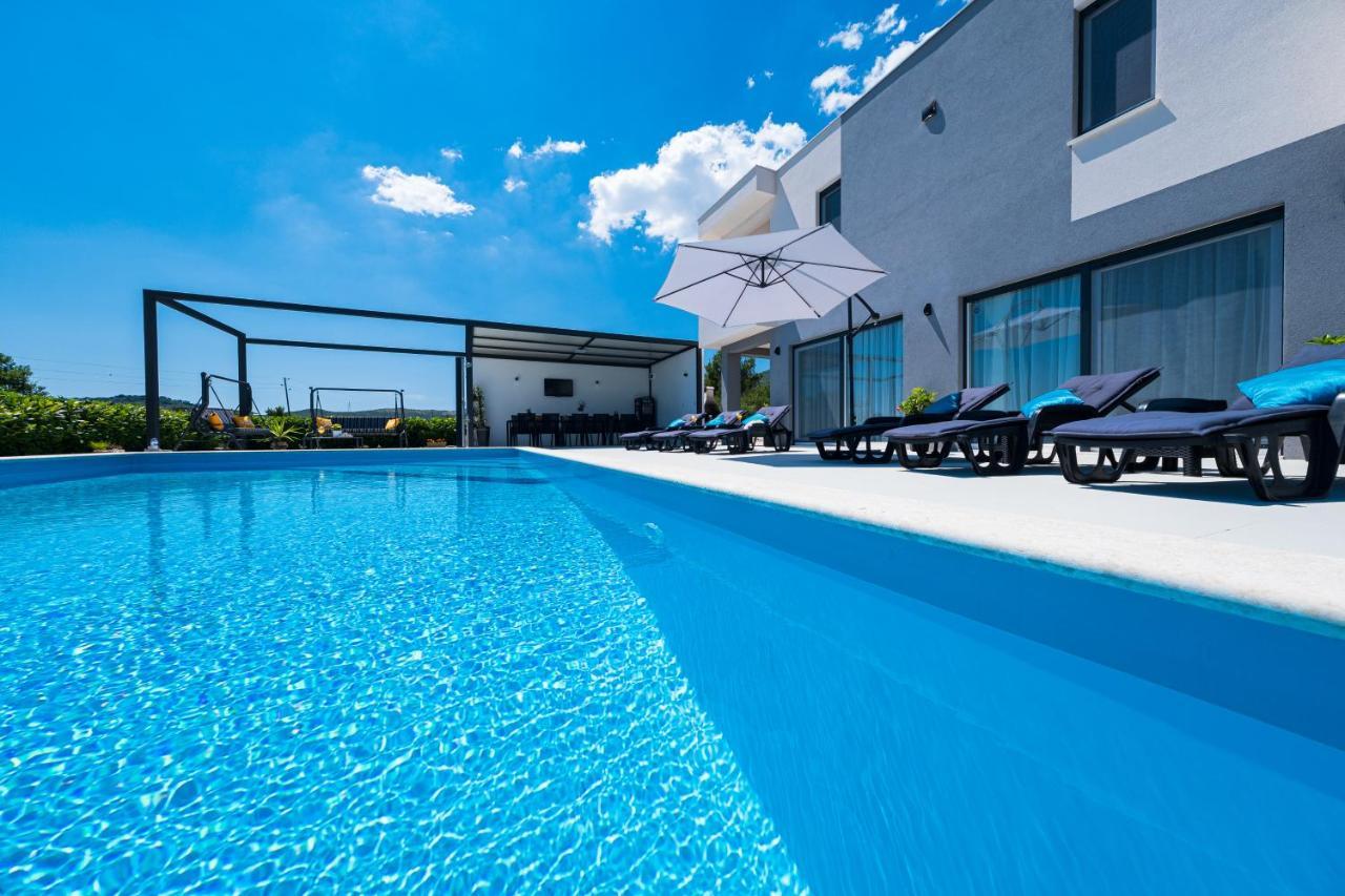 Villa Sky - Heating Pool Kaštel Novi Extérieur photo