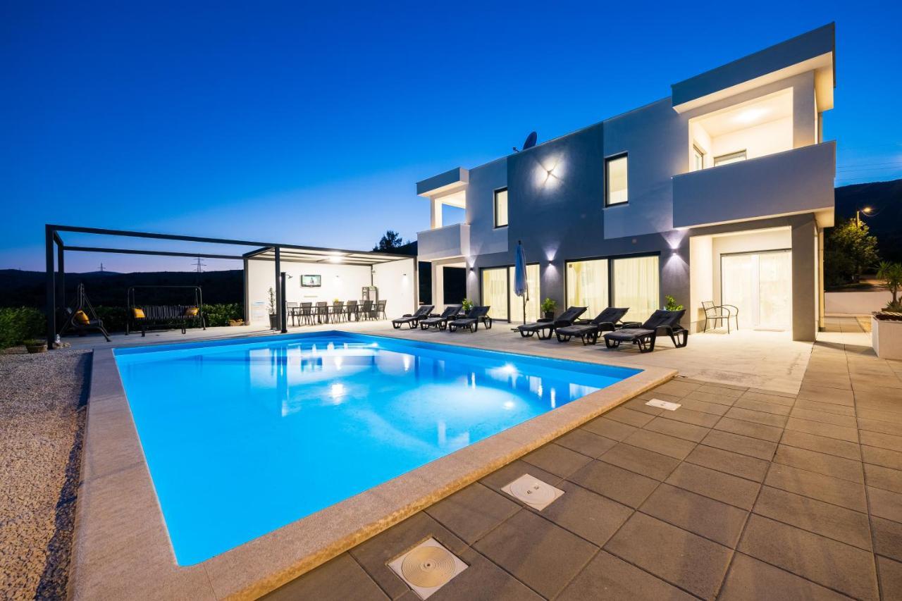 Villa Sky - Heating Pool Kaštel Novi Extérieur photo