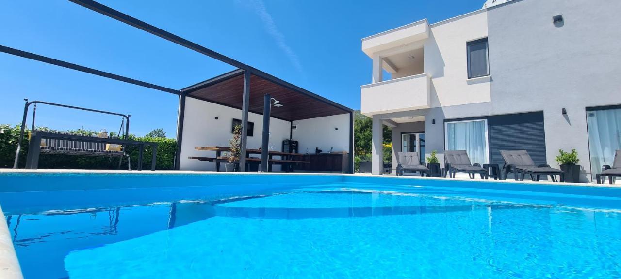 Villa Sky - Heating Pool Kaštel Novi Extérieur photo