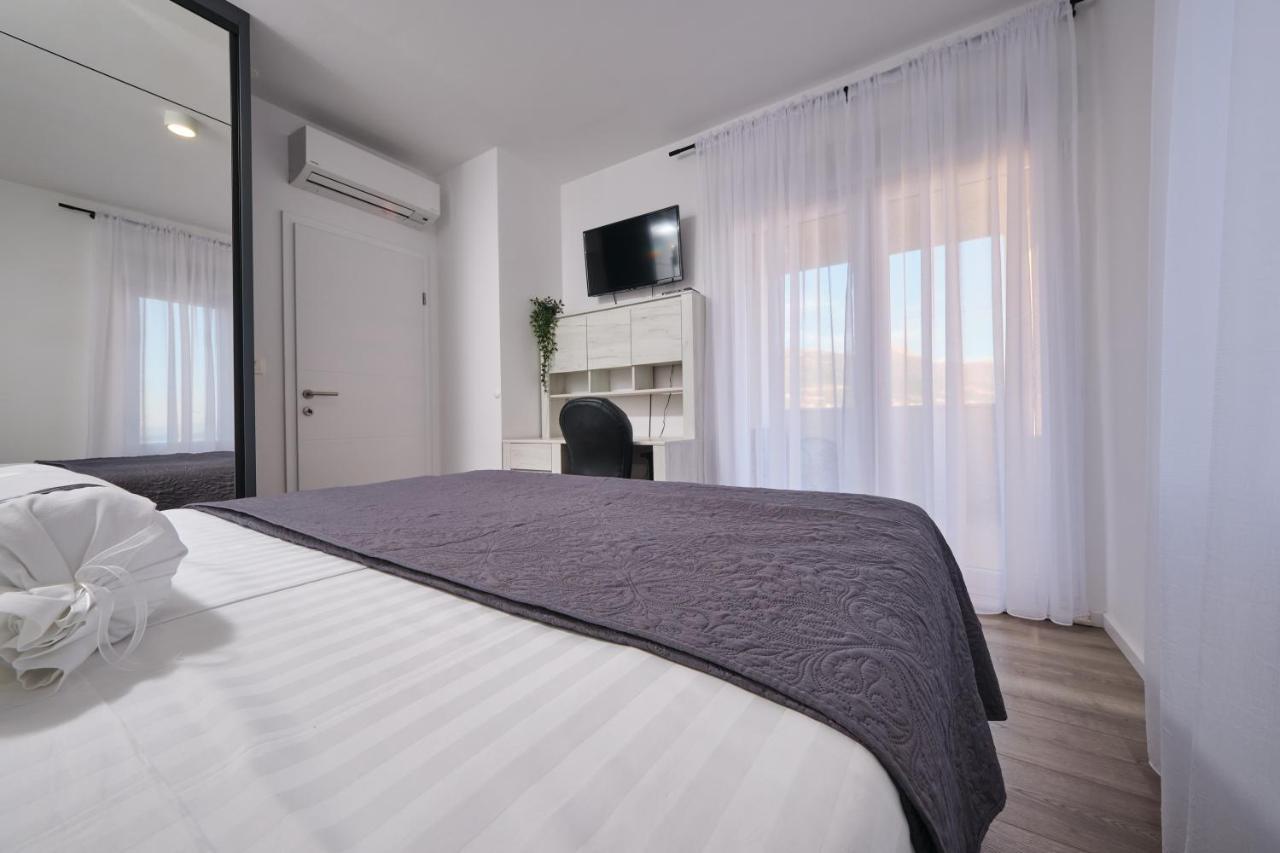 Villa Sky - Heating Pool Kaštel Novi Extérieur photo