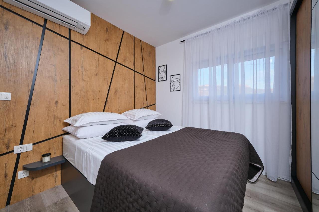 Villa Sky - Heating Pool Kaštel Novi Extérieur photo