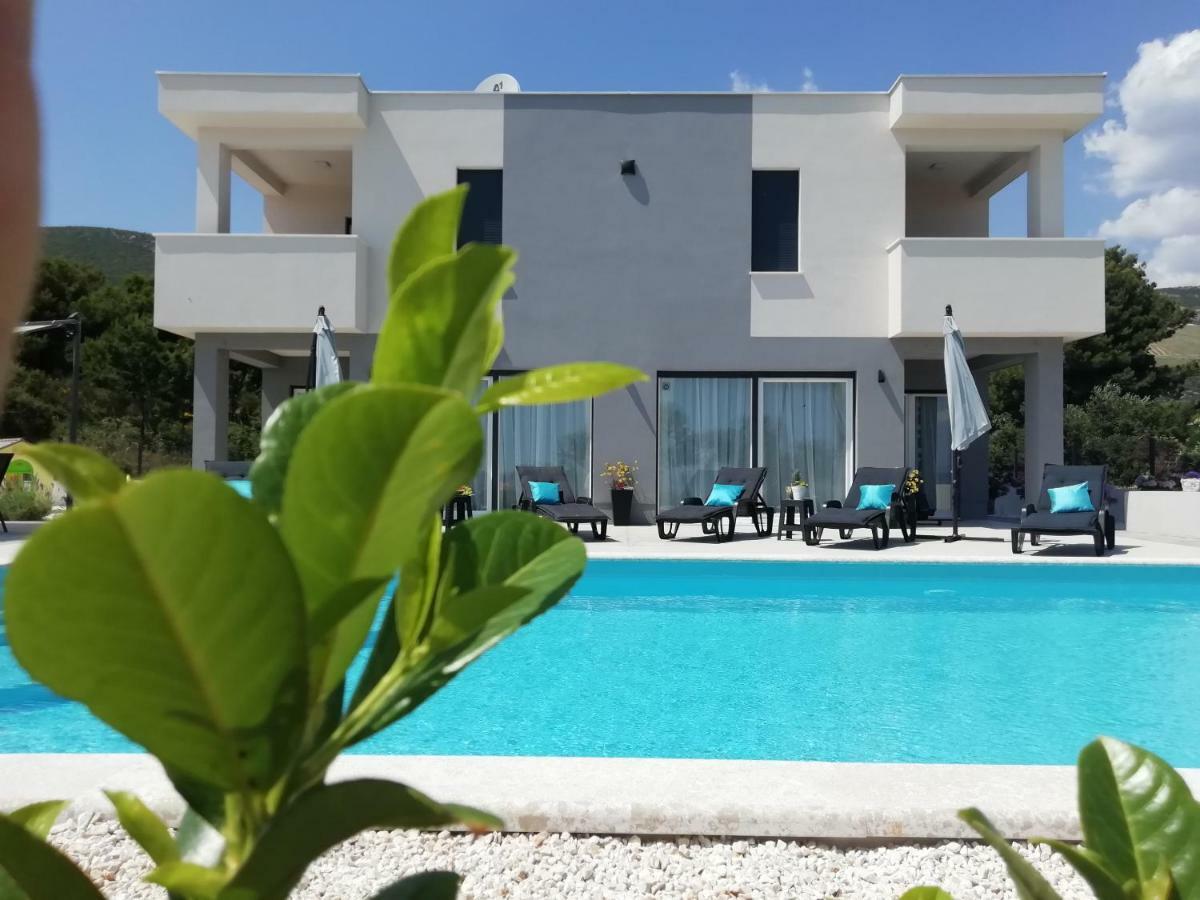 Villa Sky - Heating Pool Kaštel Novi Extérieur photo